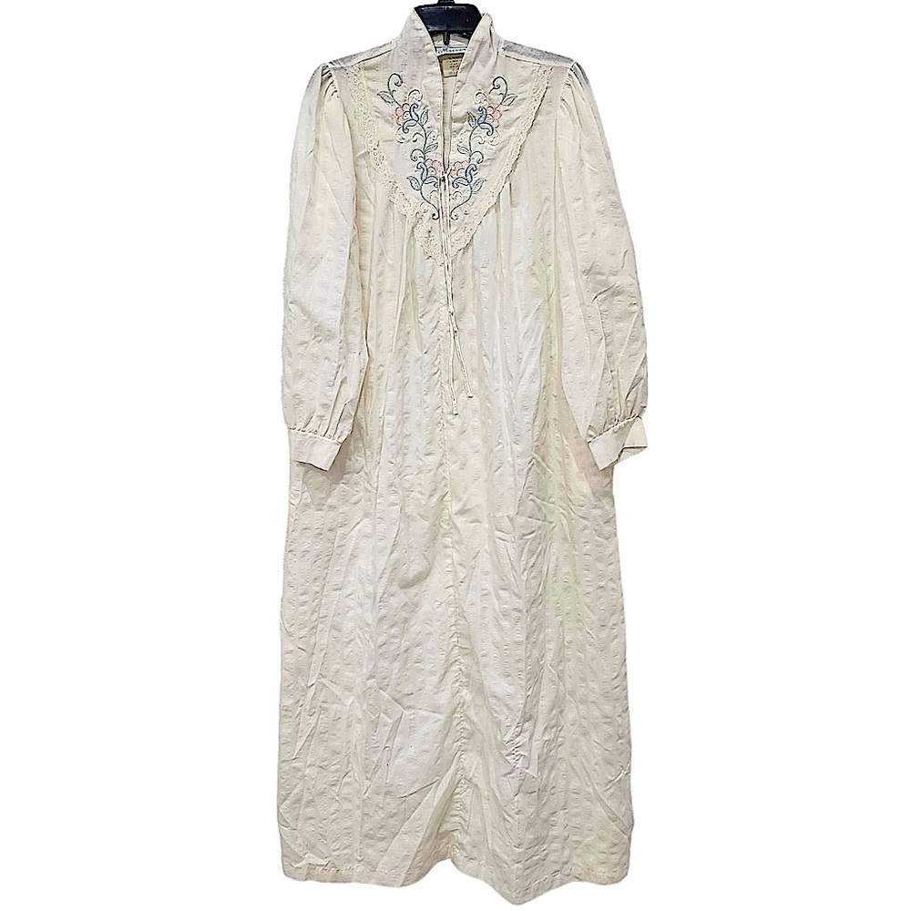 Gilligan & O'Malley Vintage Cream Floor Length Zip Front Robe Size Medium